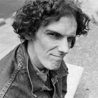 Espacio creado para difundir la poesía del músico Luis Alberto Spinetta. En memoria de todo lo que acontece desde su perspectiva infinita.