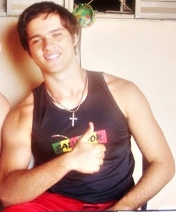 Corinthiano, 18 anos, Estagiário Administrativo, Estudante de Administração, Lutador de Jiu Jitsu e MMA.