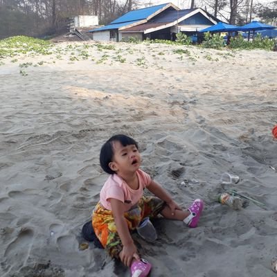 Dee_dee180828's profile picture. 