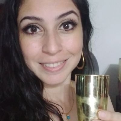 Espíritu en proceso de aprendizaje y crecimiento constante.
Mamá de un bombón💙
Apasionada de la literatura, la buena música, la naturaleza y el queso!😎🇵🇾