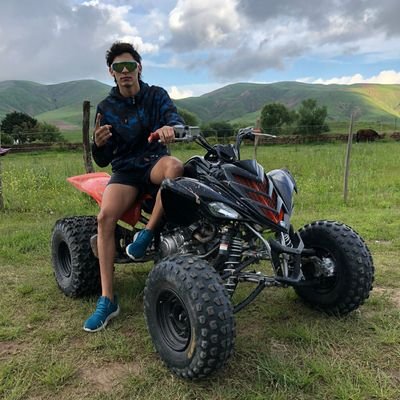 Mariano33975568's profile picture. vive y deja vivir