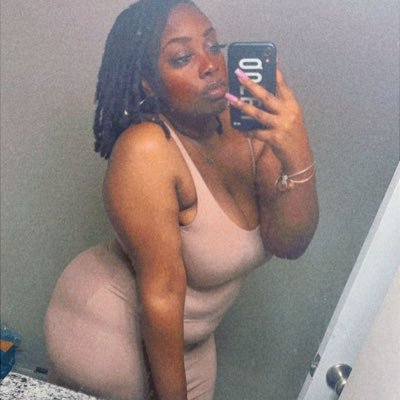 taylovestoslay's profile picture. jersey girl 💫 | NAIL TECH 💅🏾💕 | 📍Charleston, SC