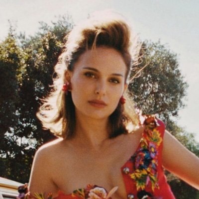 daily(-ish) pics of natalie portman for your timeline ♡