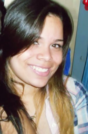 Ela era mais do que linda. Era viva. Sarcástica. Tensa. Meio confusa. E rainha.