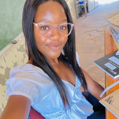 AmaTeacherGirl📚💁 👩🏽🎓Positive attitude. Unique Individual Lord bless my hustle. NETBALL FANATIC PLAYER🏀 LIVERPOOL FAN Extrovert