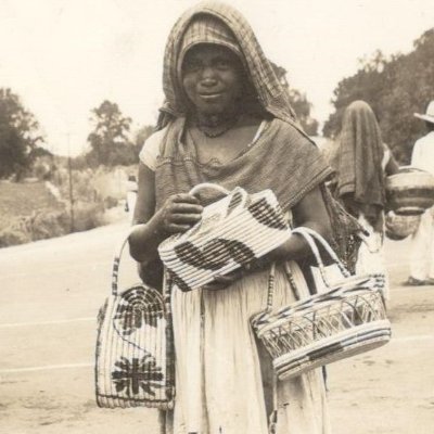 Un espacio para compartir el acervo de la AHUAER-COHU-UNAM, temas sobre el papel de las mujeres en México, archivística y una mirada de michis en el tiempo.