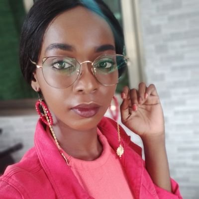 AffouezA's profile picture. Rêveuse infographe,entrepreneur,artiste ...
arborer toutes ces casquettes font de moi une meilleure personne!