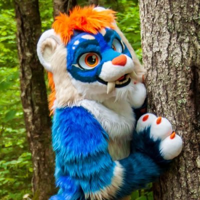 21M | Pan | Sabertooth | Fursuiter | DM open | 🧡 @skeelshusky 💙| Closed