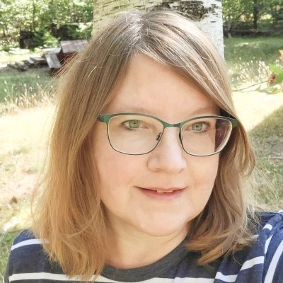 🇺🇸 Author of 'Mages in the Mundane' series, 'Of Lightning and Silver.' Writes #fantasy, #romance. Mom of 3. Loves coffee, music, Netflix.