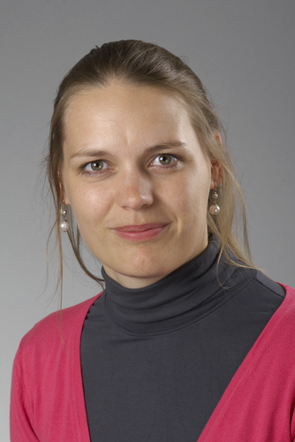 Epidemioloog/ gezondheidswetenschapper. 
Deskundige infectiepreventie UMCG.
 Passie: Autosport. Nederlands kampioen Autocross 2011