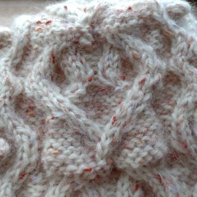 KnittingTimes's profile picture. 北海道の片隅でアイヌ文様をアレンジして編み物をしている人です🧶 #アイヌ文様で編み物 最近のハマりはスワン糸🦢オリジナル作品メインで試行錯誤が長すぎるのが玉にキズ😁50代半ばだしそろそろ自分のために好きなことやらなきゃね❗
『lambie knit』（ランビーニット)baseにてSHOP開設準備中。