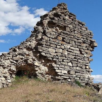 CASTILLO DE BONICHES (Cuenca) - Iniciativa privada de restauración para desenterrar su Historia y divulgarla, estando agradecidos por el apoyo del Ayuntamiento.