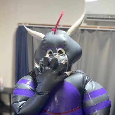 Inflation rubberとかFurry rubberを持ってる人。つるぷにだったり太膨なドラゴンやケモノが好き。Macroなのも好物。エッチなのも大好きで、そういう投稿もしているので🔞。NSFW。アイコンは@SqueakLatex製のドラゴン、夜光(Yako)。