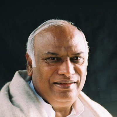Tamil Commentary version tweets of Indian National Congress President Thiru Mallikarjun Kharge. Fan page.