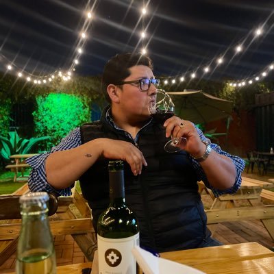 frases, memes, curiosidades y recuerditos , quieres leer algo serio? lee un libro .