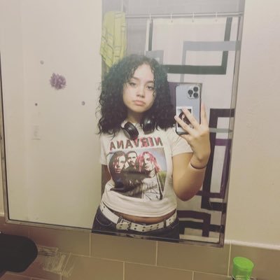 klumsiez's profile picture. clairo fan