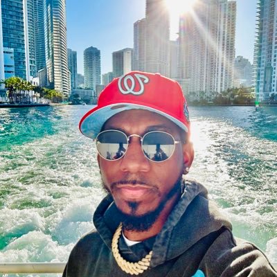 Connoisseur, entrepreneur ; pursuin every dollar till I got em IG & 👻: iamspiffey