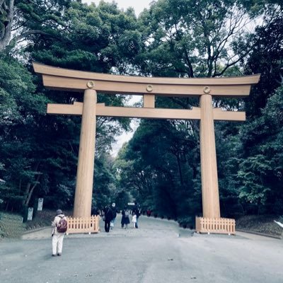 令和元年から御朱印巡りをしています。フォロー歓迎します😊御朱印帳は神社とお寺のを別々にしました。御朱印巡りはほとんど電車移動かバス移動で車は使わない。自撮りはしない😀