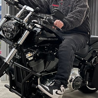 NIKE  New Balance  KITH  Supreme Stussy  Harley-Biker  H.O.G™️