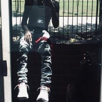 -Kyle
-Stoner🍃
-Bi
-foot fetish 🧞♂️
money talk bullshit walk
-Versatile
-Openminded
