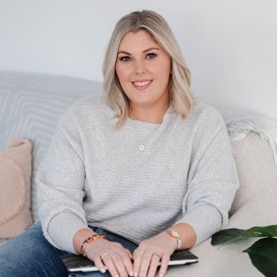 Educator, Digital Marketer, Data Lover, Go-Getter & Small Biz Mentor. Bringing the good stuff to help you succeed online! 👩🏻💻✨