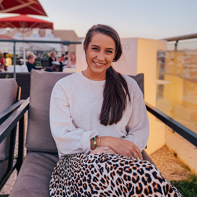 lisaneil8622's profile picture. 