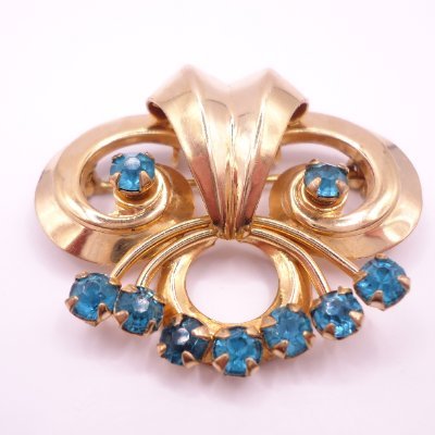 Small business owner selling on eBay since 2018. Specialize in all things vintage in particular jewelry & especially brooches. I have something for everyone!