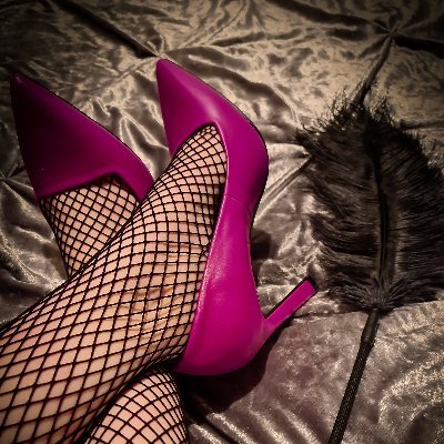 I'm a naughty hotwife and my husband loves me teasing and playing with other men😜
Mr 44 & Mrs 42 🇬🇧🔞