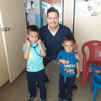 Enamorado de la vida. Fiel creyente en Dios y en que esta conmigo en todo momento. 
Médico Cirujano - ULA.
VENEZUELA.