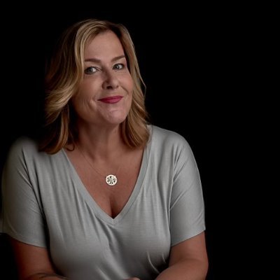 Advocate 4 Demoralized Middle Managers. Author. Ask Bold Questions. Mindsetting Strategist for Leaders. Keynote. Playing in the Sandbox Podcast Host