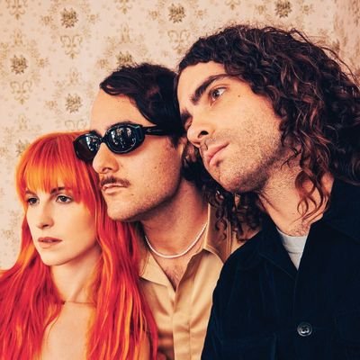 French fans are on Twitter | Update & all news about Paramore | @yelyahwilliams @MTVFR & @WEAMusic follow | Website ► http://t.co/L0jjY0QlxF