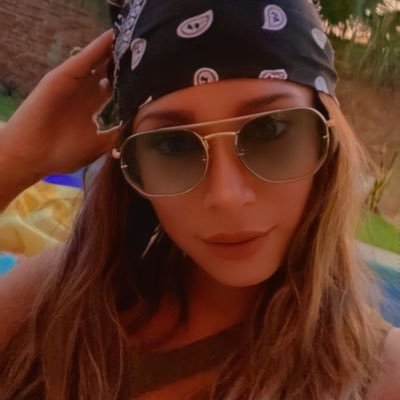 “Si nada nos salva de la muerte, al menos que el amor nos salve de la vida”