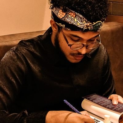 Escritor tocantinense antirracista com alguns livros publicados. Odeio muita gente. Sou formado em direito. Amo gatos