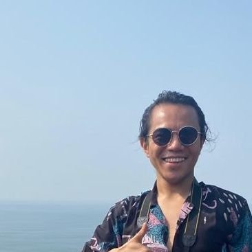 Interested in the art of negotiation, poetry, trivia, analytical philosophy, solo travelling & playing the harmonica. Fascinated by culture & markets.
