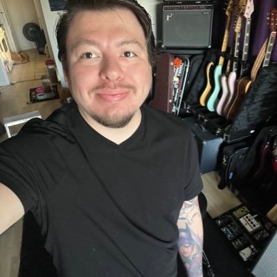 dinosaursrawr15's profile picture. 