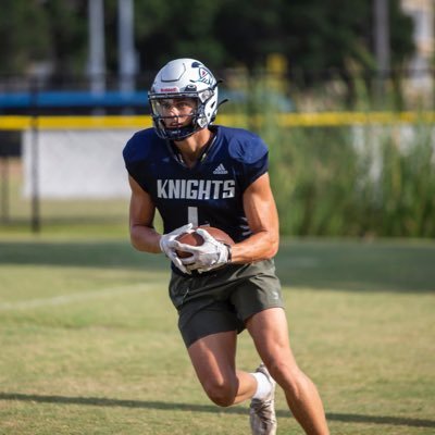 @CAIKnightsFB ⚔️ || 6’4” 210lbs || WR/TE|| C/O 2023. || Psalms 121:2 ||🇨🇦 🇺🇸 || 4.0 GPA Head coach: @coachJesse18