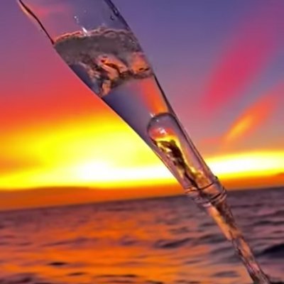 hobk_halak's profile picture. تعيش بالوجدآن مآعاش هالرآس لولآك قلي ويش آنا,عايشٍ له...