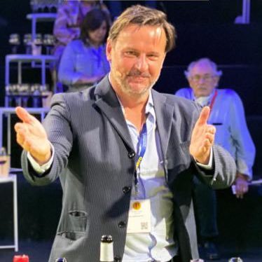 escoces_volante's profile picture. Vineyard owner, winemaker, Master of Wine and Garnachista. Scottish man in Aragón & Madrid, Spain.