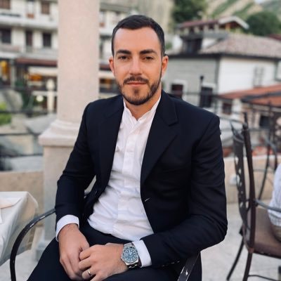 LifeTravelers's profile picture. 