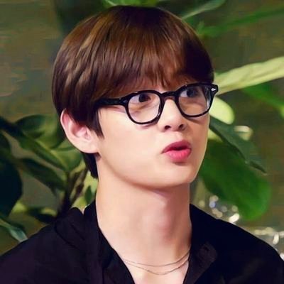 Music lover. Fashion designer. Embroidery expert. Kpop enthusiast. A cool millennial. Documentary fan. INFJ.