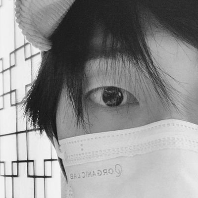 ! eu e 𝗃𝗈𝗈𝗇 colhendo as frutinhas que plantamos • fan account
em nosso quintal🪴