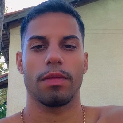 Resiliência com o próximo, pq ninguém vai ter o mesmo com você. Então seja melhor que todos. É você que é a luz.