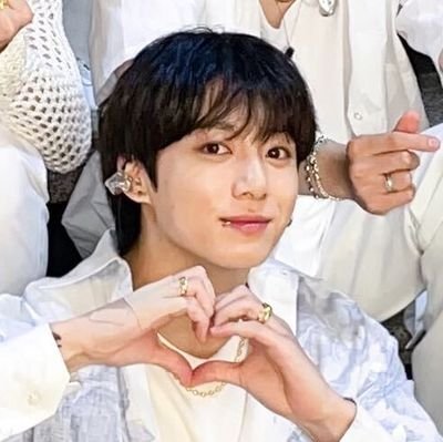 jiiiniya's profile picture. stay until 2025