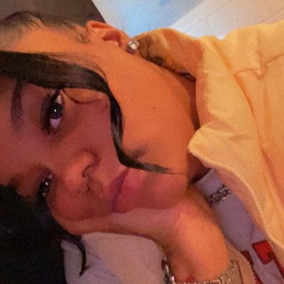 Ellebby93's profile picture. I’m just here for the laughs😂