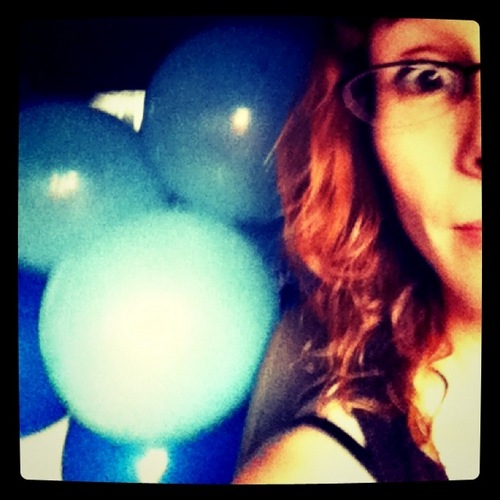 viciousvangogo's profile picture. only drunk tweets allowed.