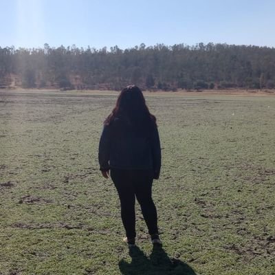 Mariana_521's profile picture. Pude ver sus intenciones, solo busca enamorarme para luego destruirme. 🖤
