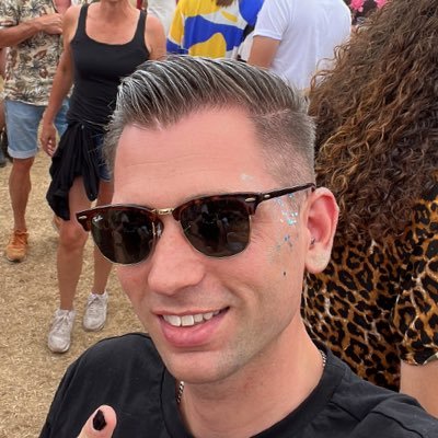 ropiko's profile picture. Apple & Tesla Guru  | LED | FCPX | 15+ year relationship w/ Vincent🏳️‍🌈 | Dutch & English | Ambivert | Likes weird & melancholic music!
