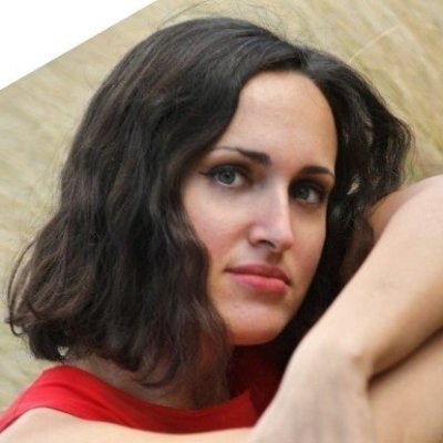Docente, poetessa, fotografa. Amante dell'arte in tutte le sue declinazioni.
