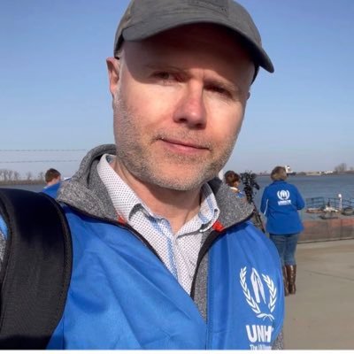 Mobilising private sector support for UNHCR humanitarian relief operations and standing with refugees via @UNrefugeesUK. Ex BBC, Sony in AsiaPac & Europe.