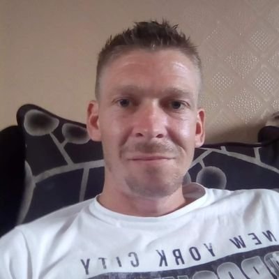 Hi im mark im 41 from south Yorkshire Barnsley uk